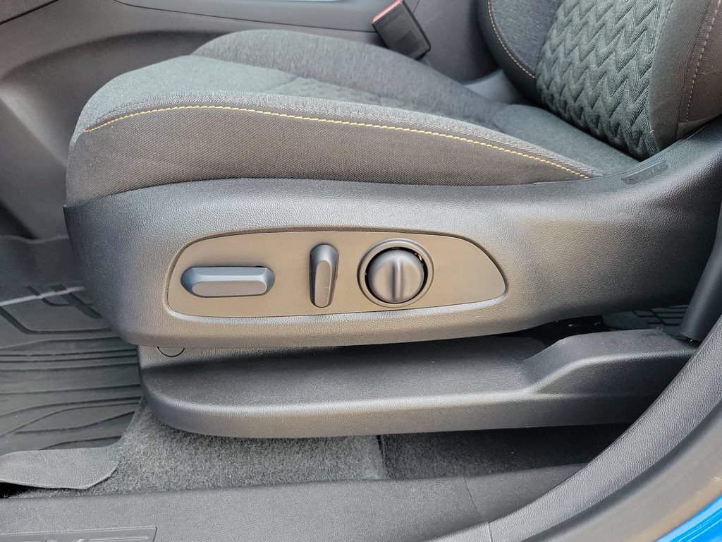 Used 2024 Chevrolet Equinox LT w/ LPO, Floor Liner Package FWD image 16
