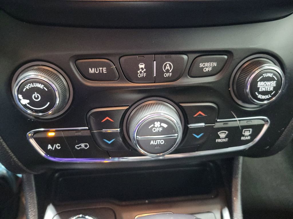 Used 2020 Jeep Cherokee Limited AWD/4WD image 39