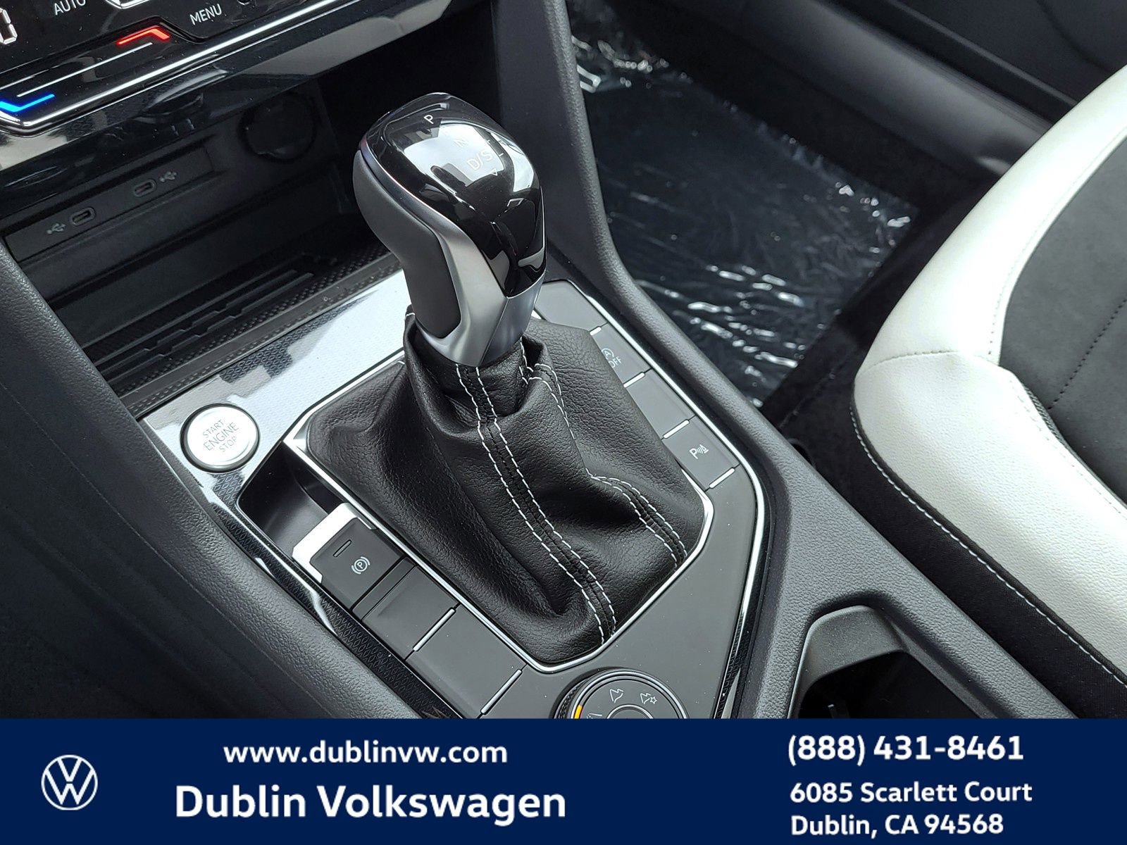 New 2025 Volkswagen Taos SE AWD/4WD image 14