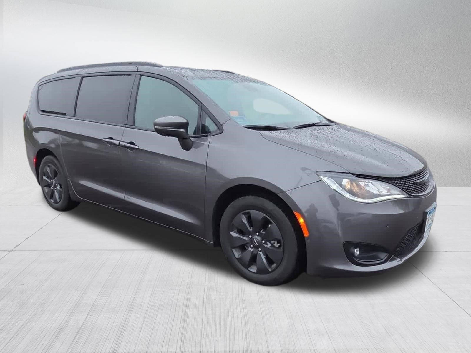 Used 2020 Chrysler Pacifica Limited w/ Advanced Safetytec Group FWD image 2