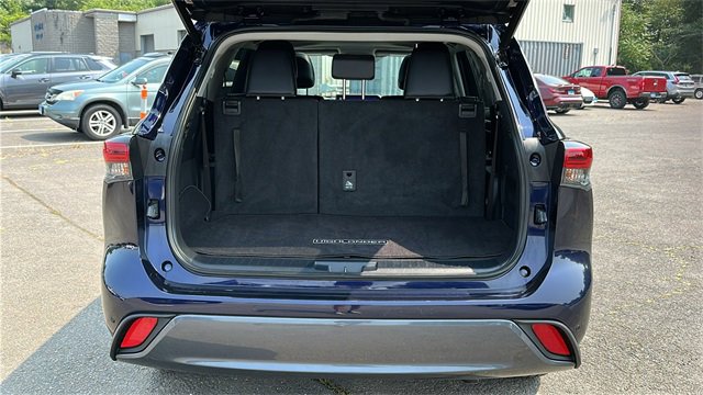 Used 2023 Toyota Highlander Limited image 32