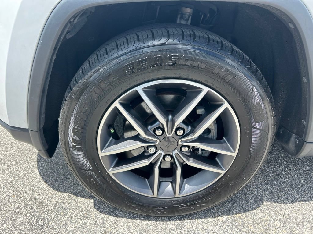 Used 2019 Jeep Grand Cherokee Laredo RWD image 18
