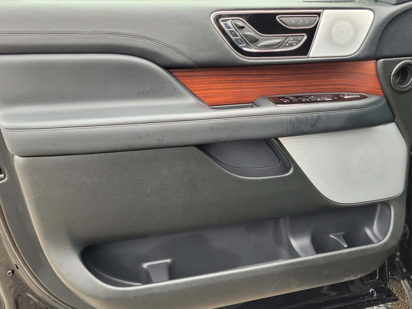 Used 2023 Lincoln Navigator Reserve image 16