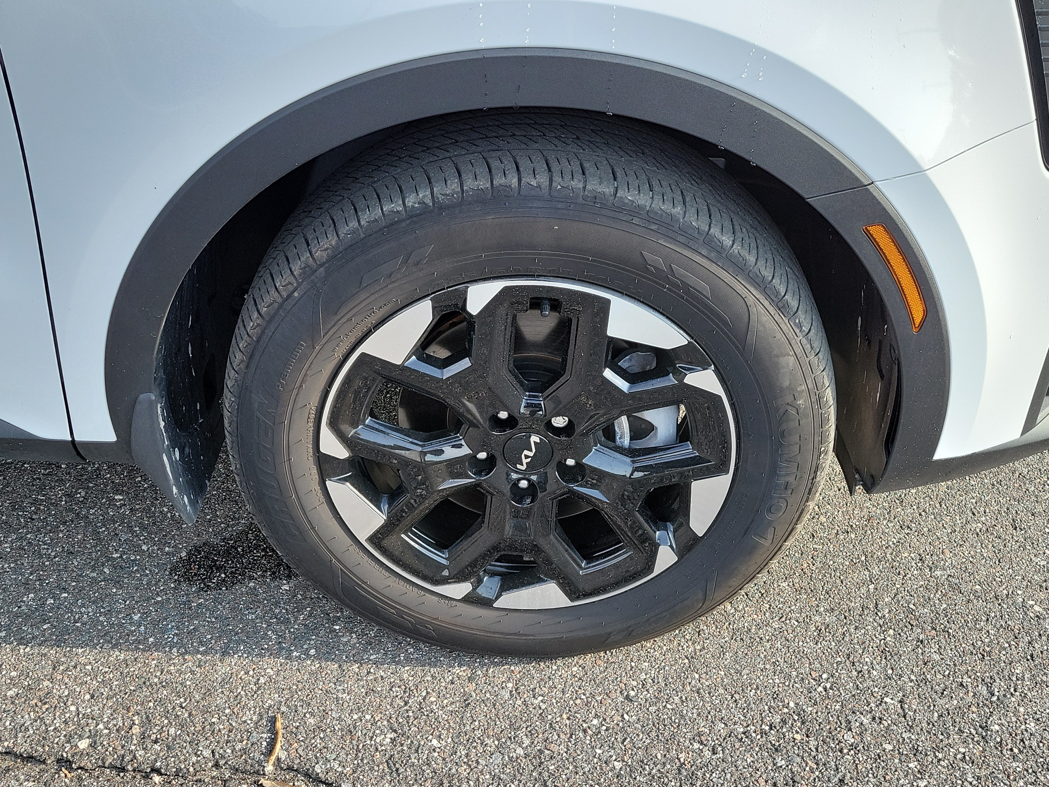 Certified 2025 Kia Sorento S FWD image 39