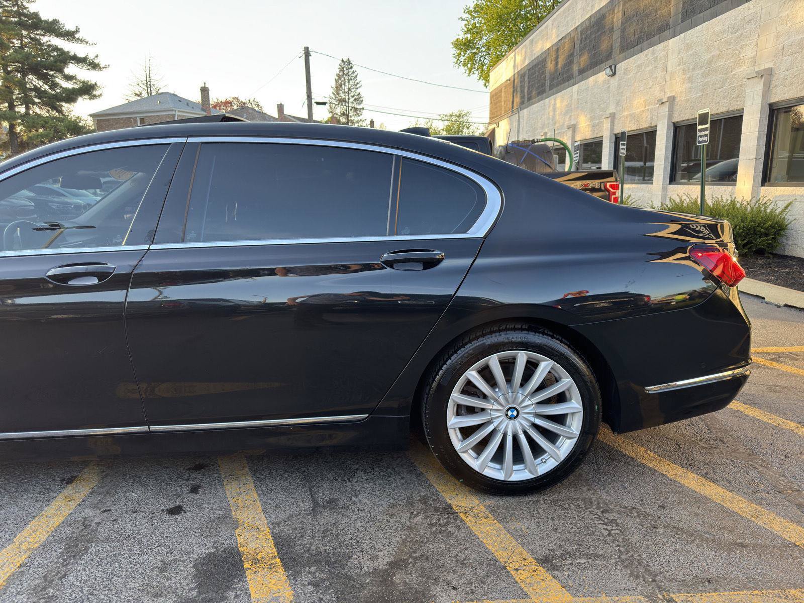 Used 2022 BMW 740i xDrive w/ Premium Package AWD/4WD image 7