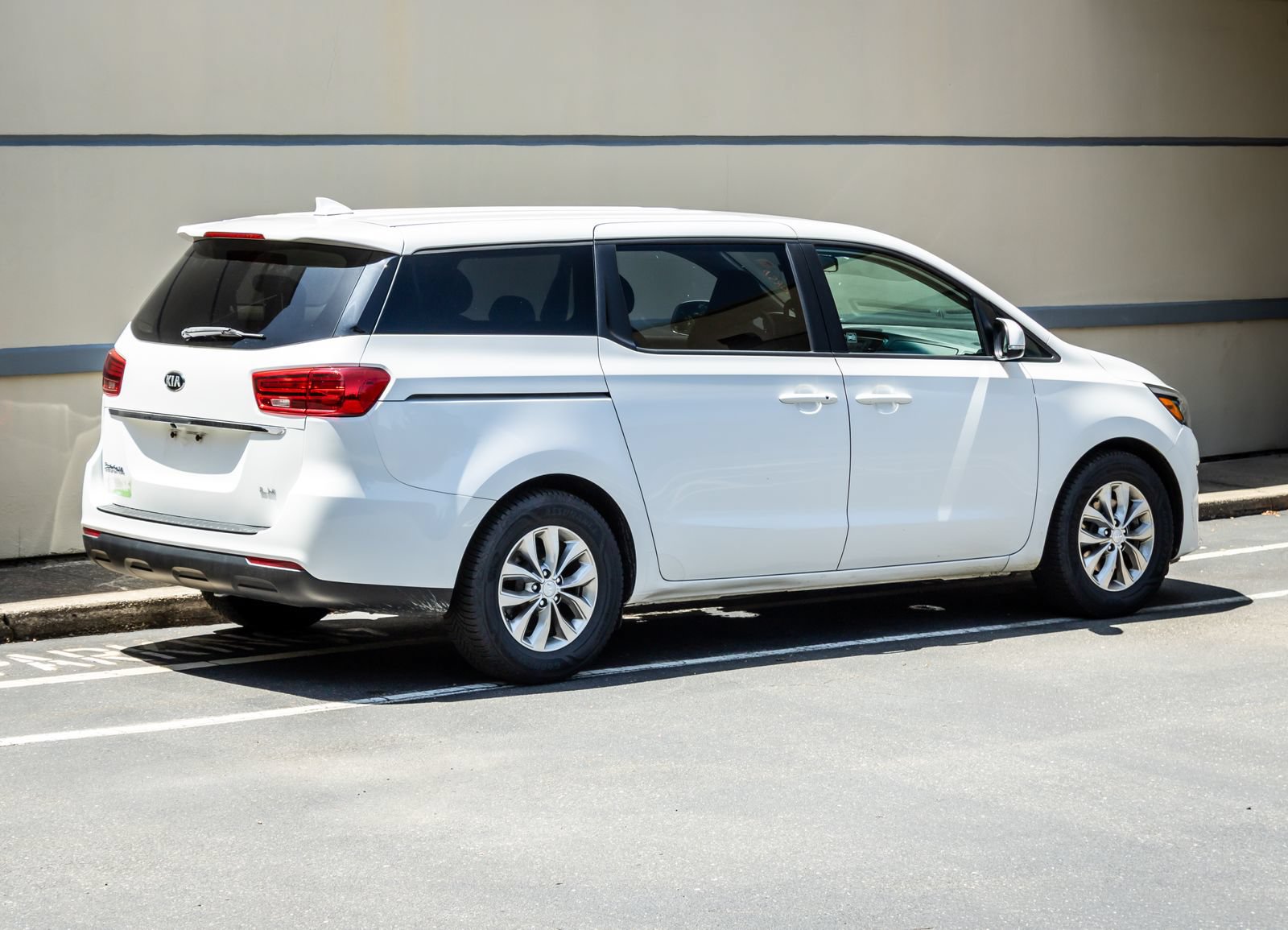 Used 2020 Kia Sedona LX FWD image 8
