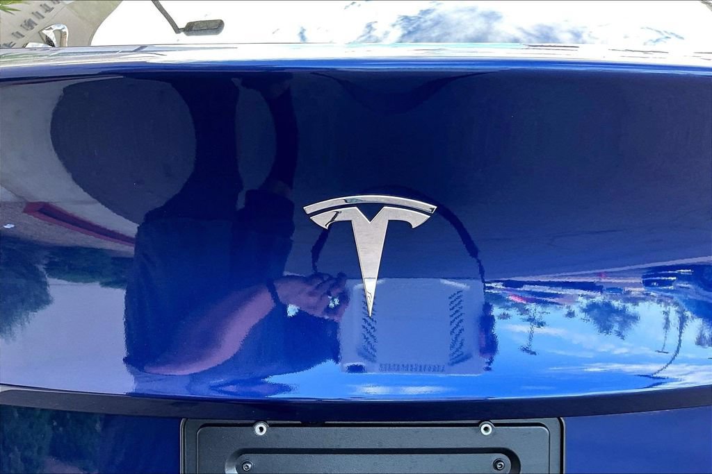 Used 2025 Tesla Model Y Long Range RWD image 8