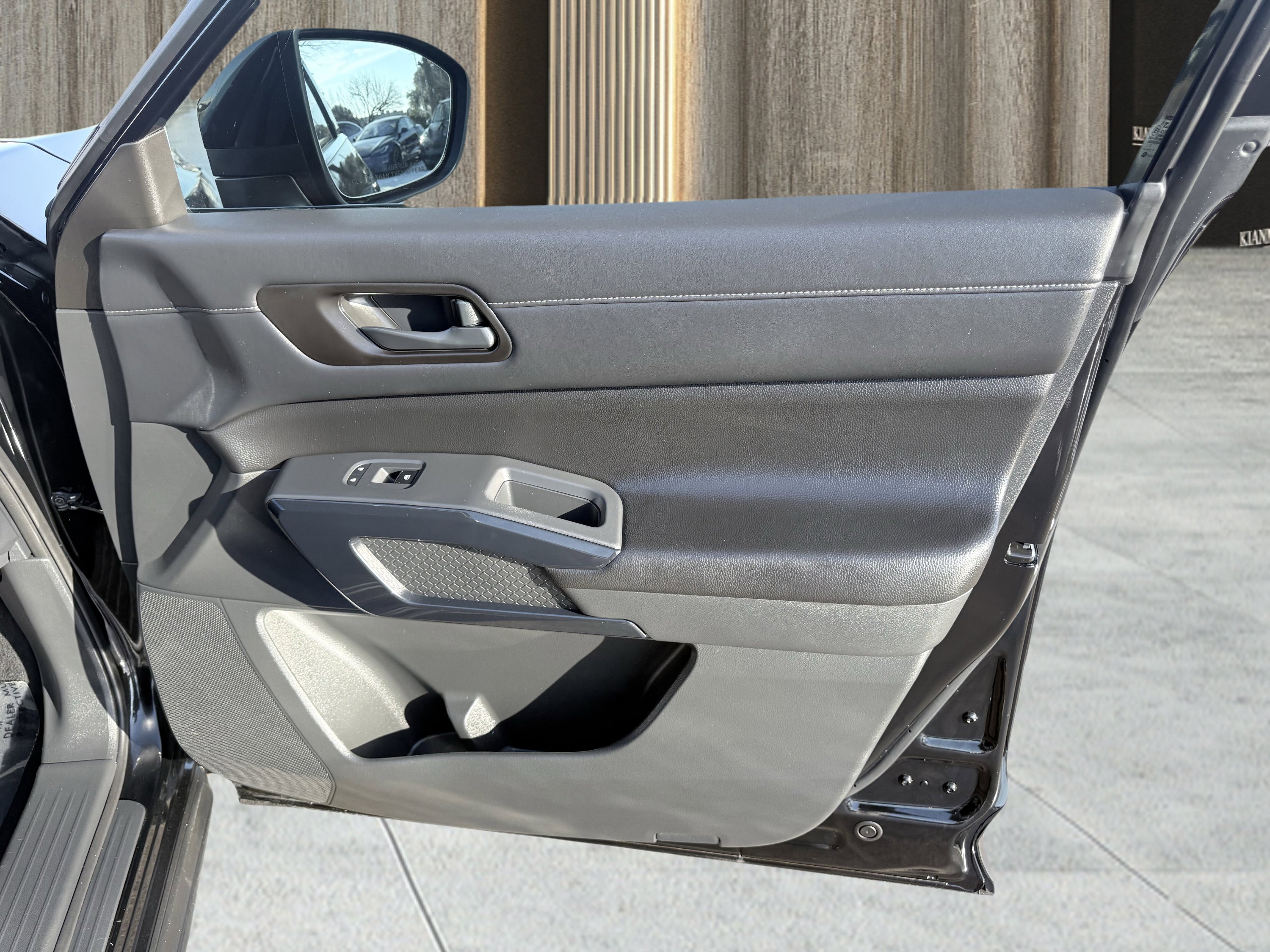 Used 2025 Nissan Pathfinder S image 43