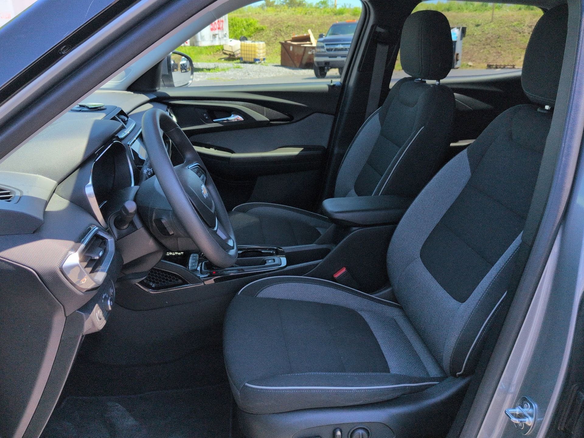 Certified 2023 Chevrolet TrailBlazer LT w/ Convenience Package FWD image 19