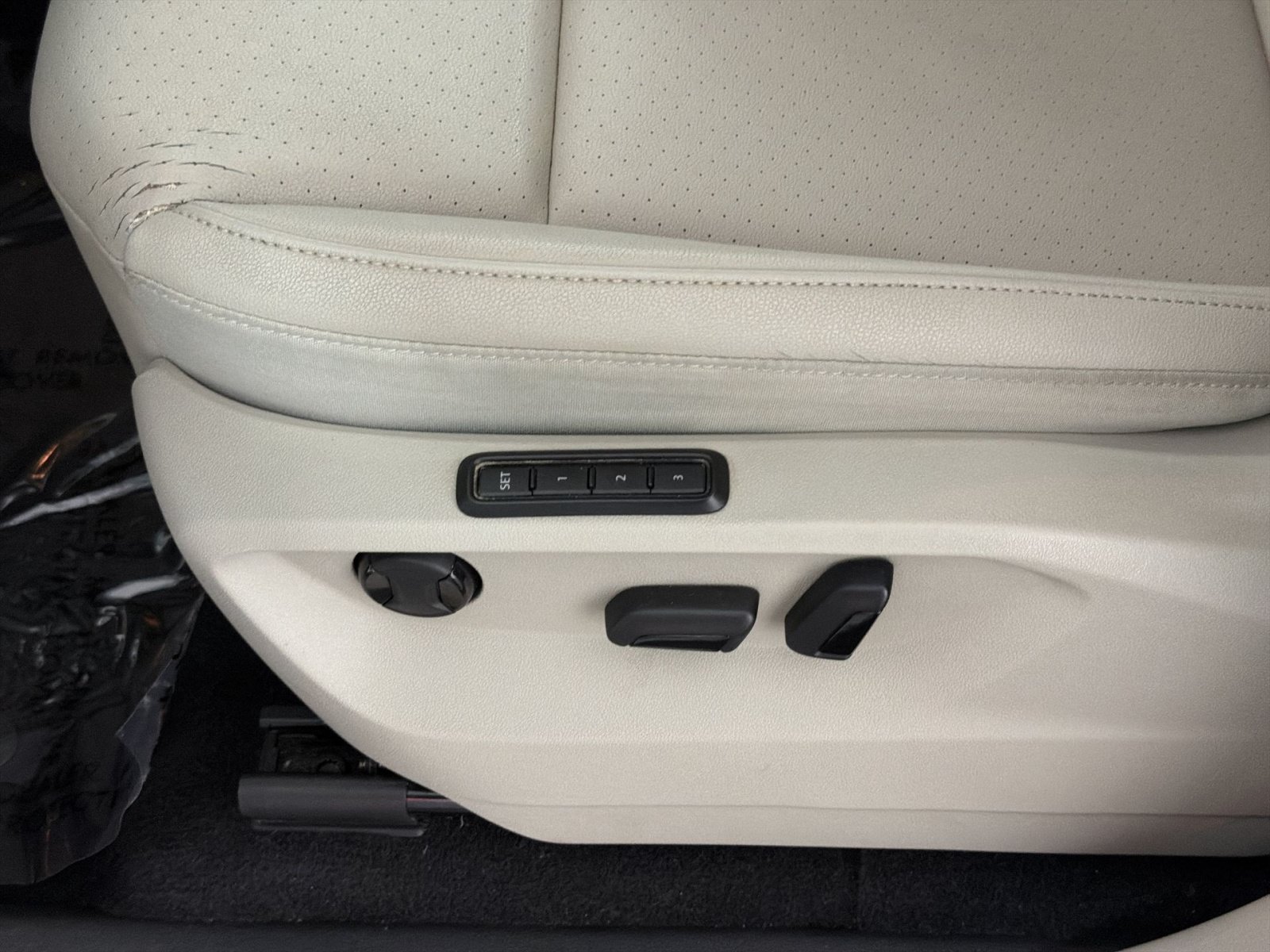 Used 2019 Volkswagen Atlas SEL R-Line AWD/4WD image 14