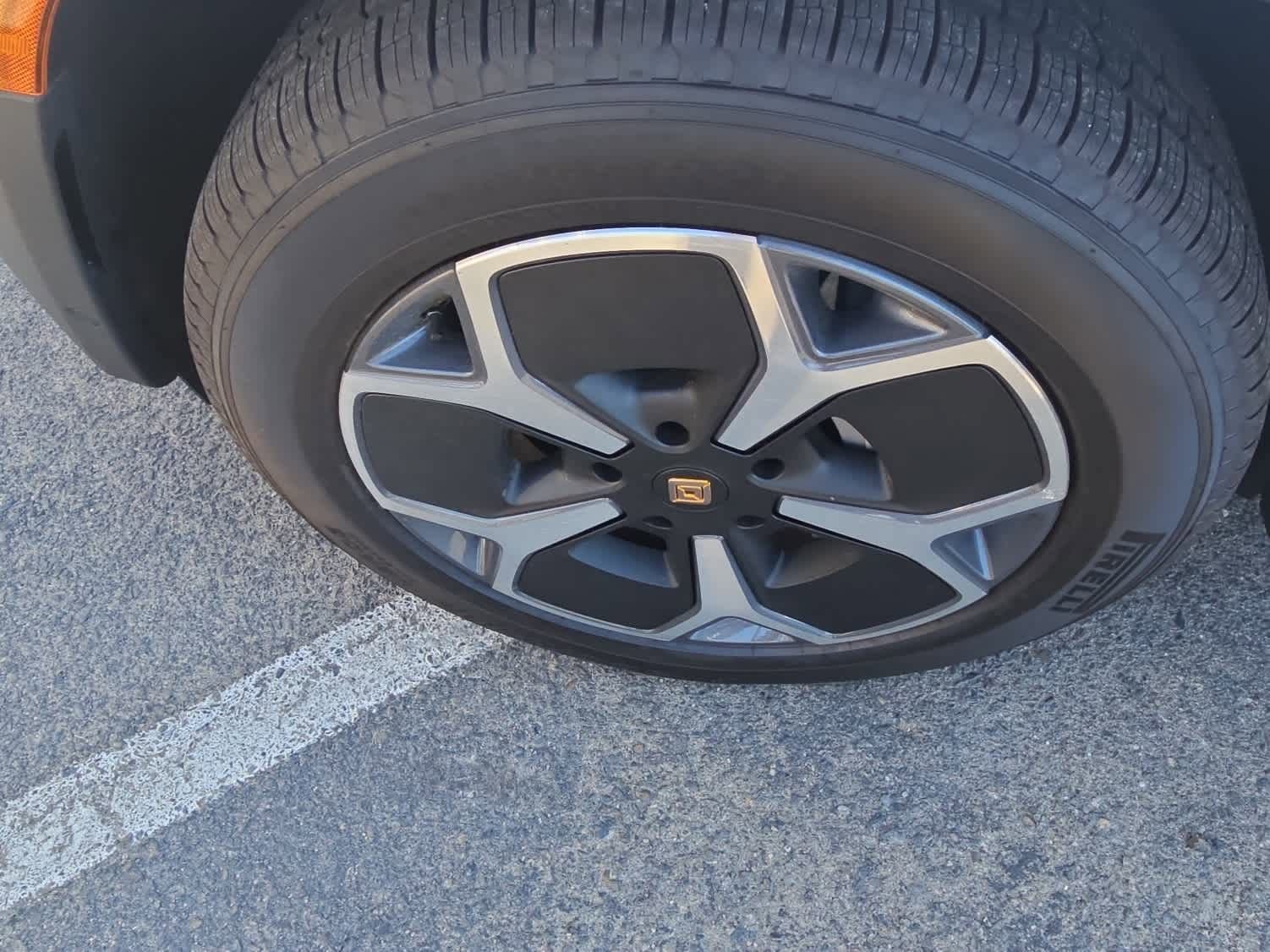 Used 2023 Rivian R1T Adventure image 3