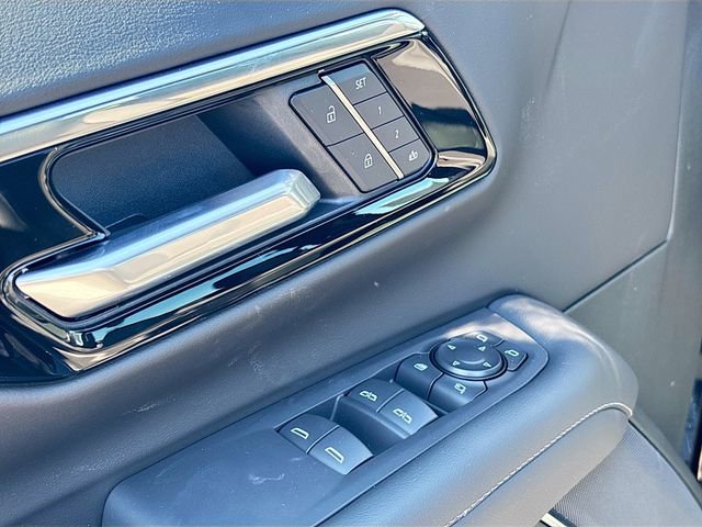 New 2026 Chevrolet Suburban LT image 18