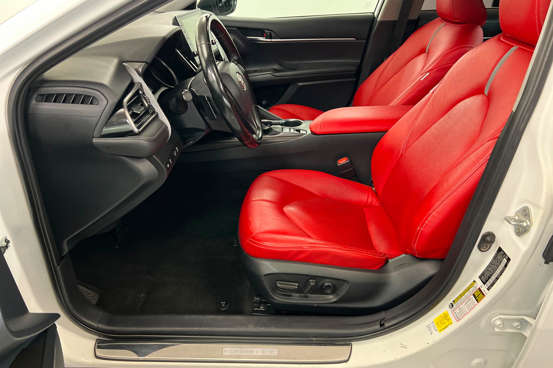 Used 2023 Toyota Camry SE w/ Audio Upgrade Package FWD image 17