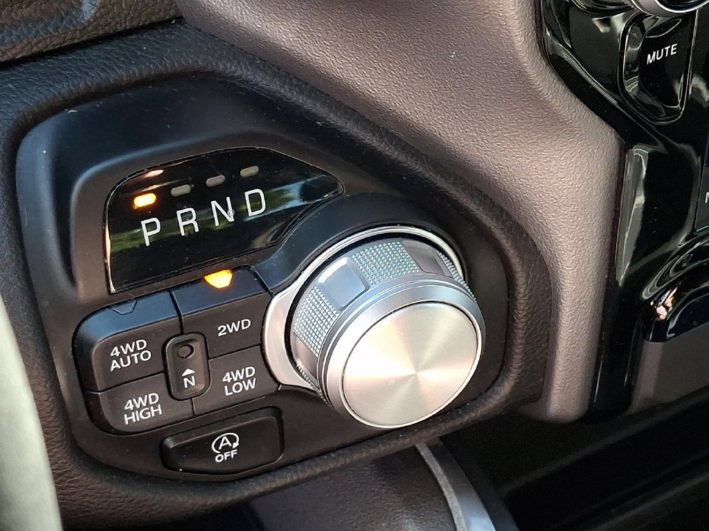 Used 2024 RAM 1500 Laramie AWD/4WD image 15
