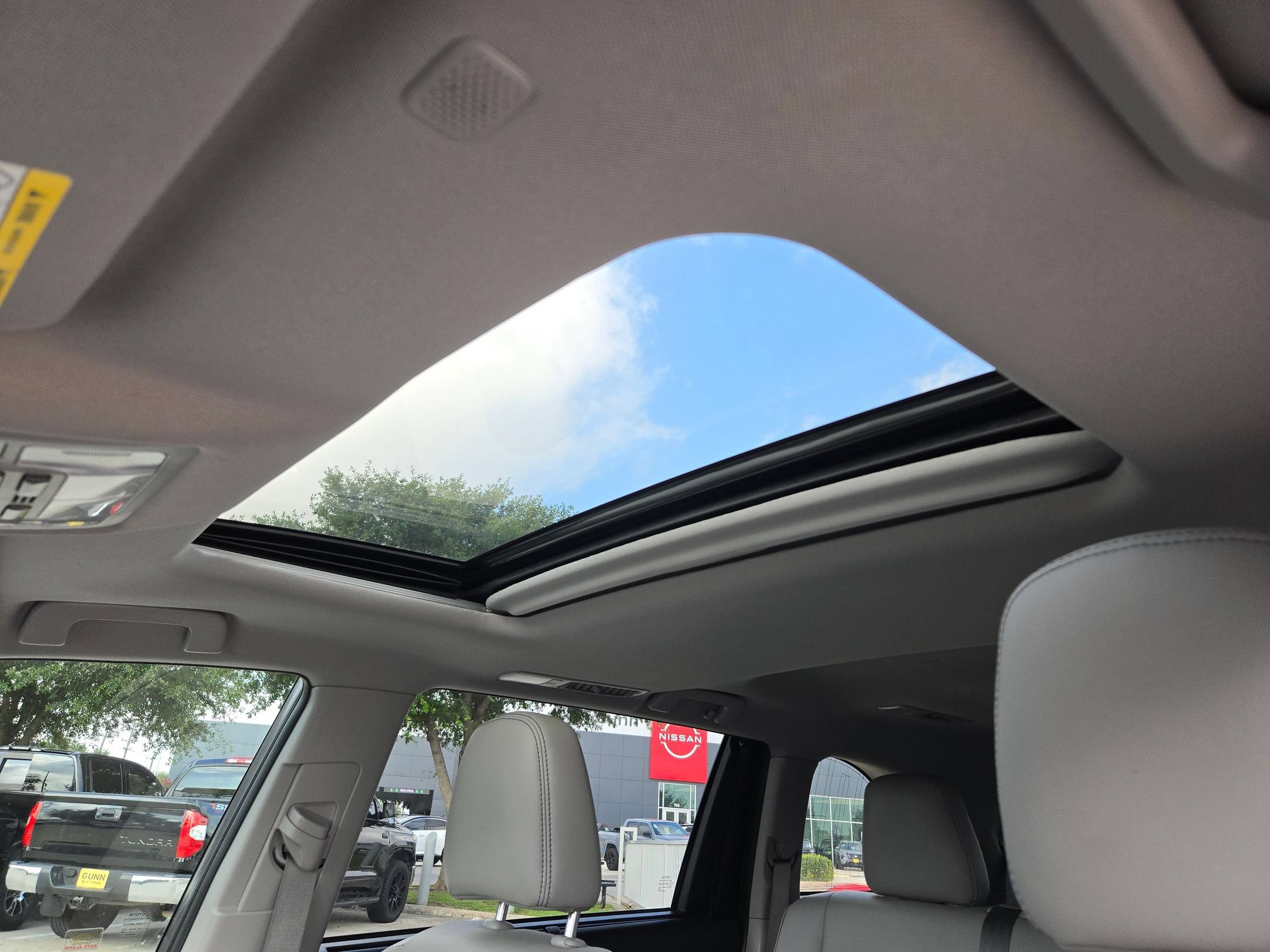Used 2019 Toyota Highlander XLE FWD image 10