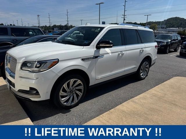 Used 2023 Lincoln Navigator Reserve AWD/4WD image 2