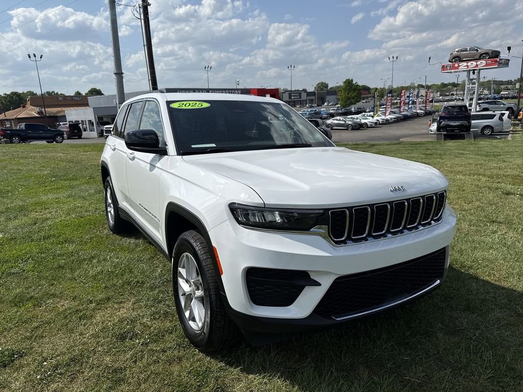 Used 2025 Jeep Grand Cherokee 4WD image 15