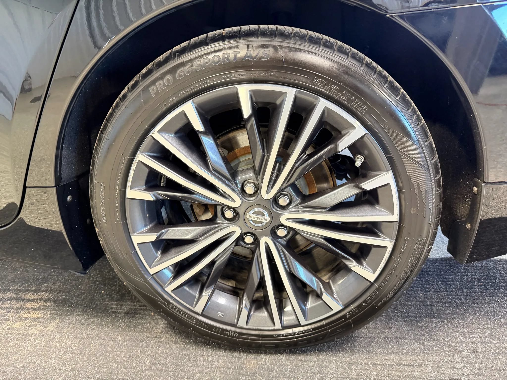 Used 2017 Nissan Maxima Platinum w/ Medallion Package FWD image 15
