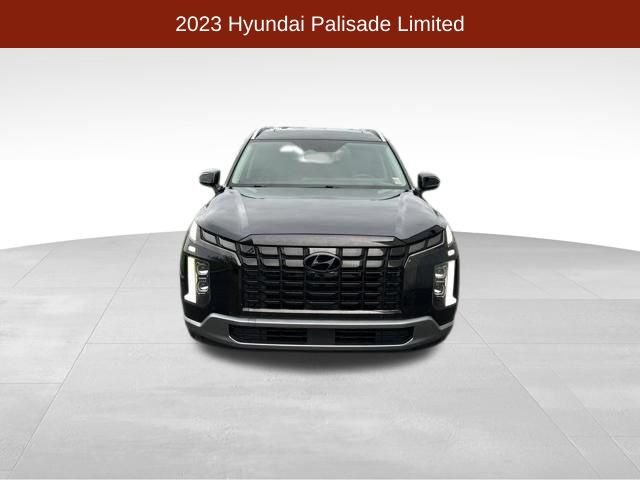 Used 2023 Hyundai Palisade Limited w/ Winter Package FWD image 2