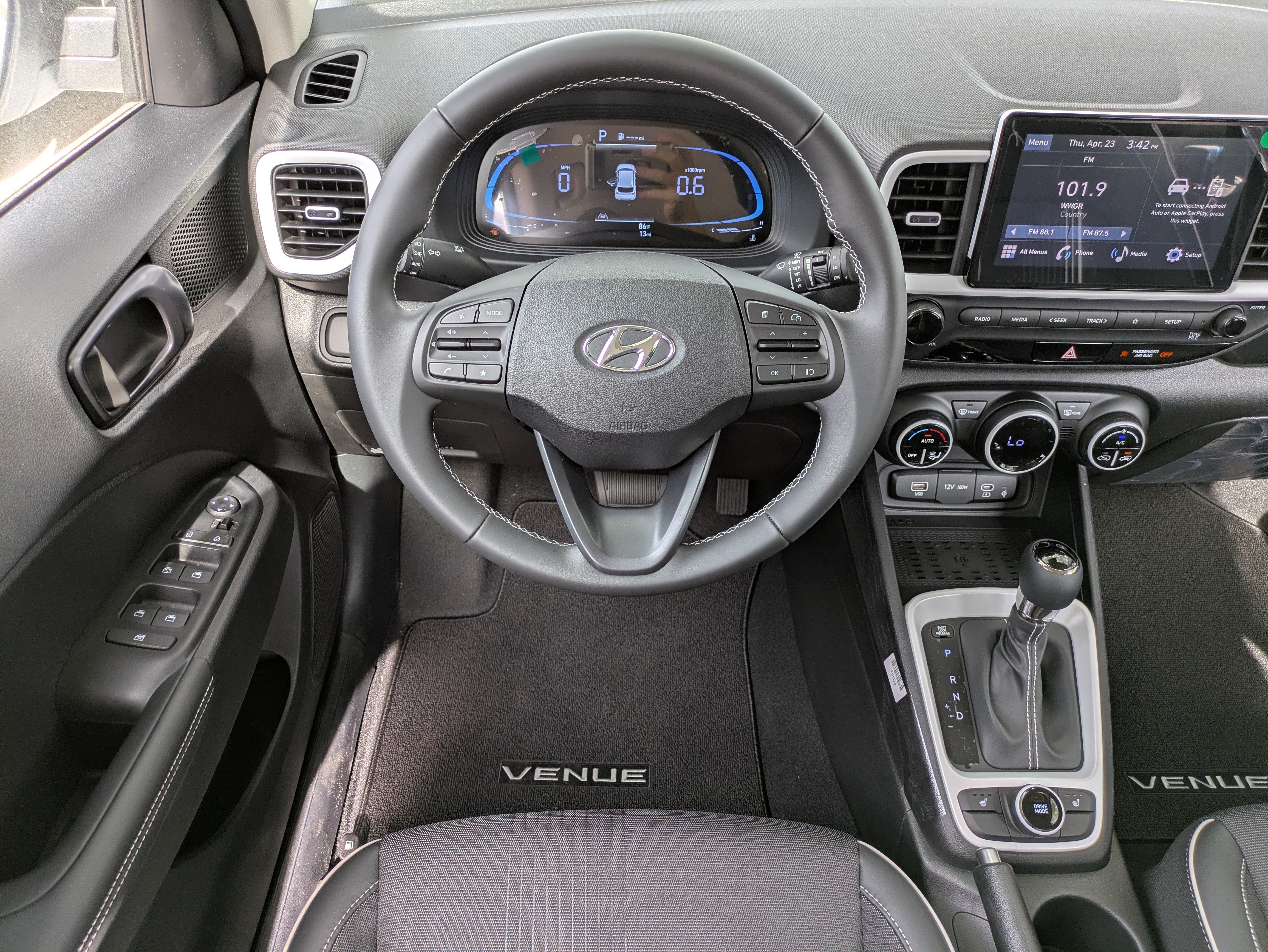New 2026 Hyundai Venue SEL FWD image 14
