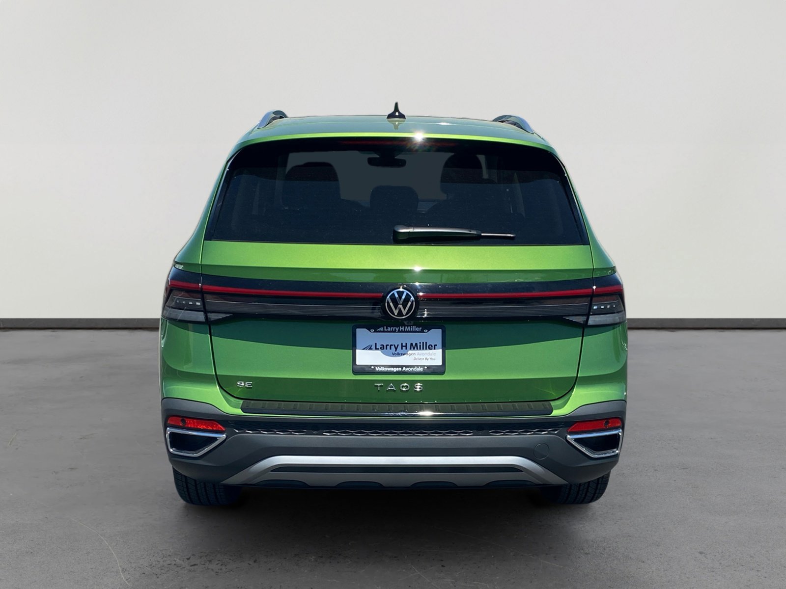 New 2025 Volkswagen Taos SE image 4
