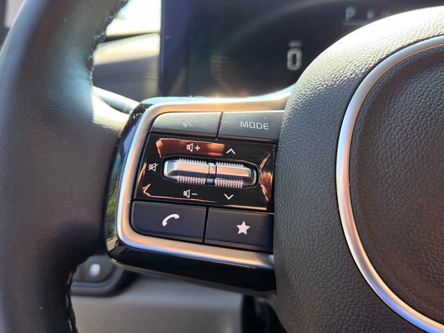 Used 2025 Kia Carnival EX FWD image 23