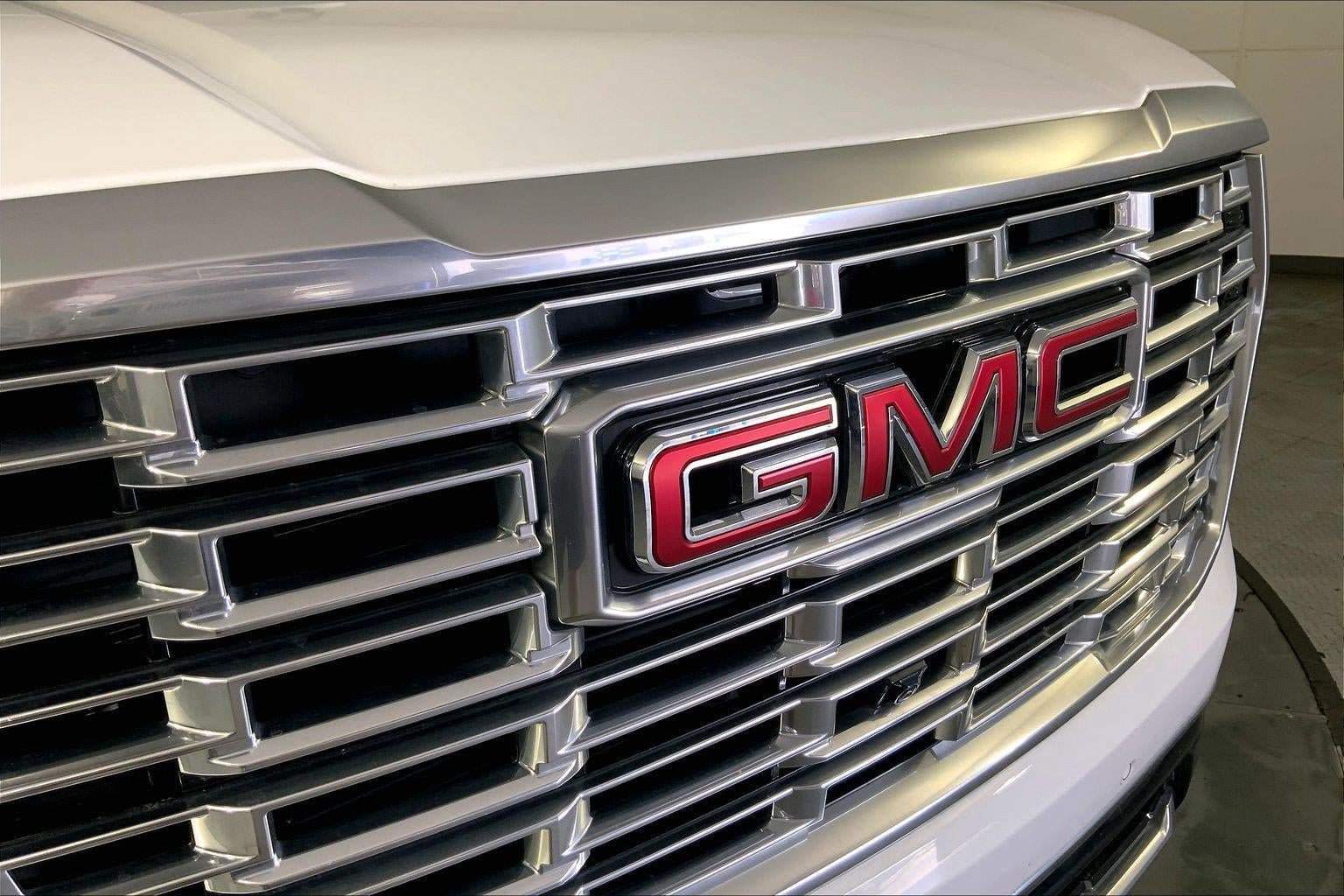 Used 2025 GMC Yukon Denali AWD/4WD image 29