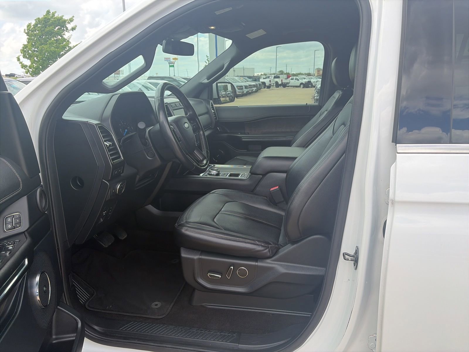 Used 2020 Ford Expedition Max Limited image 11
