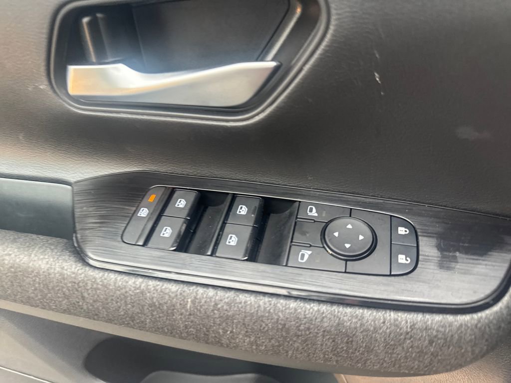 Used 2025 Nissan Kicks SV w/ Illumination Package AWD/4WD image 11