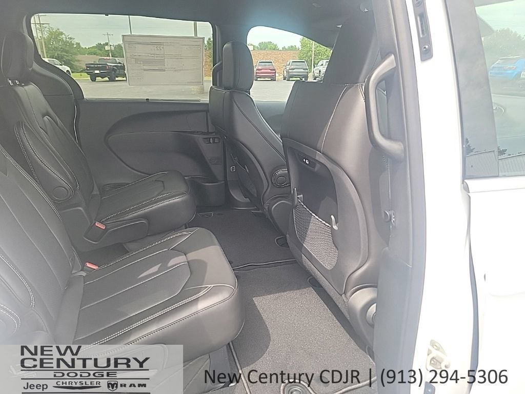 New 2027 Chrysler Pacifica Select FWD image 27