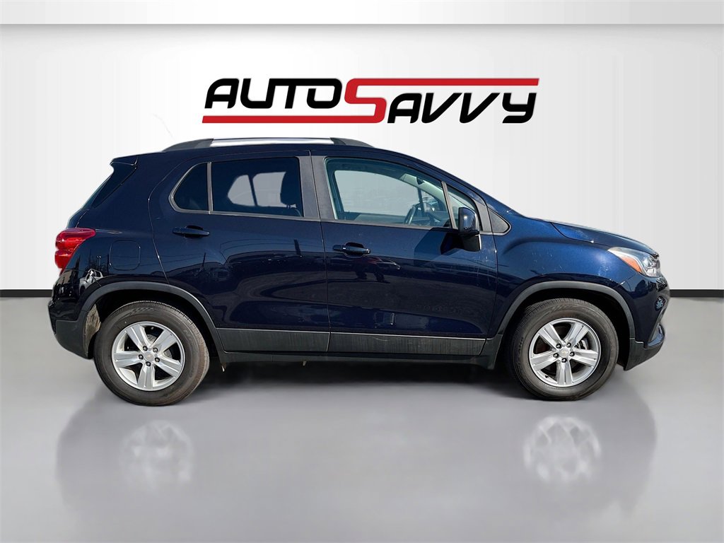 Used 2022 Chevrolet Trax LT w/ LT Convenience Package image 8