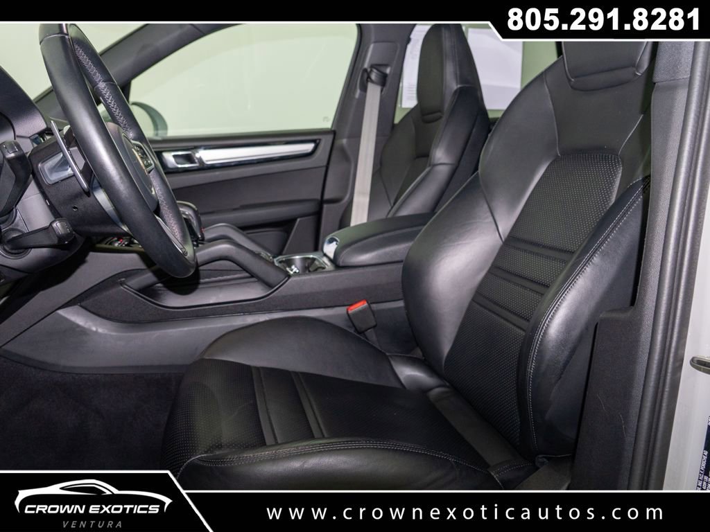 Used 2023 Porsche Cayenne Platinum Edition image 31