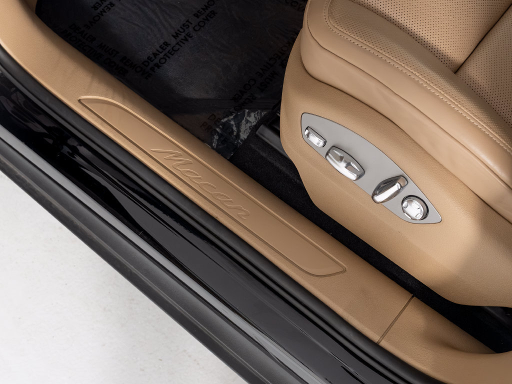 Certified 2026 Porsche Macan AWD/4WD image 22