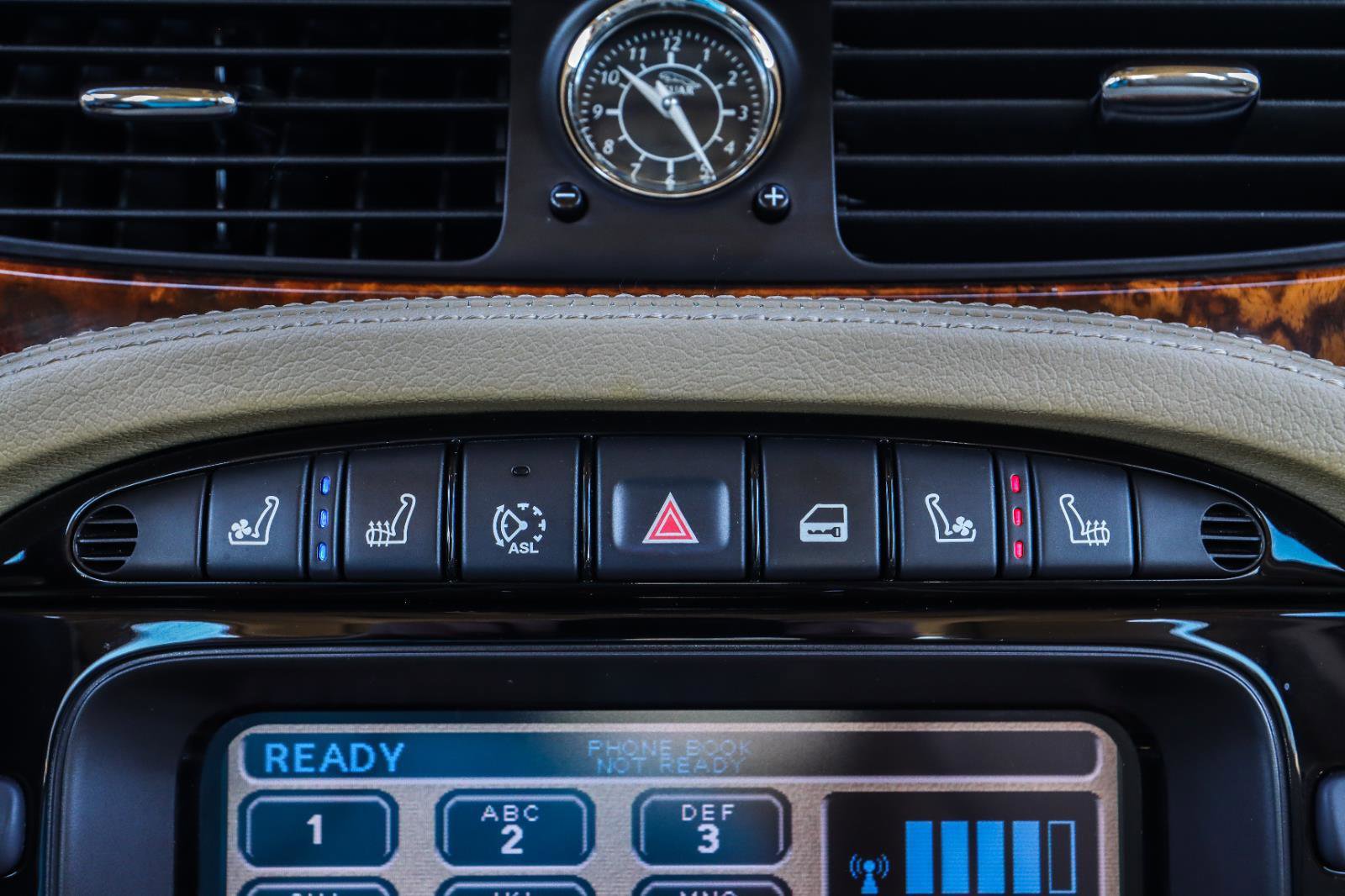 Used 2008 Jaguar XJ8 L image 9