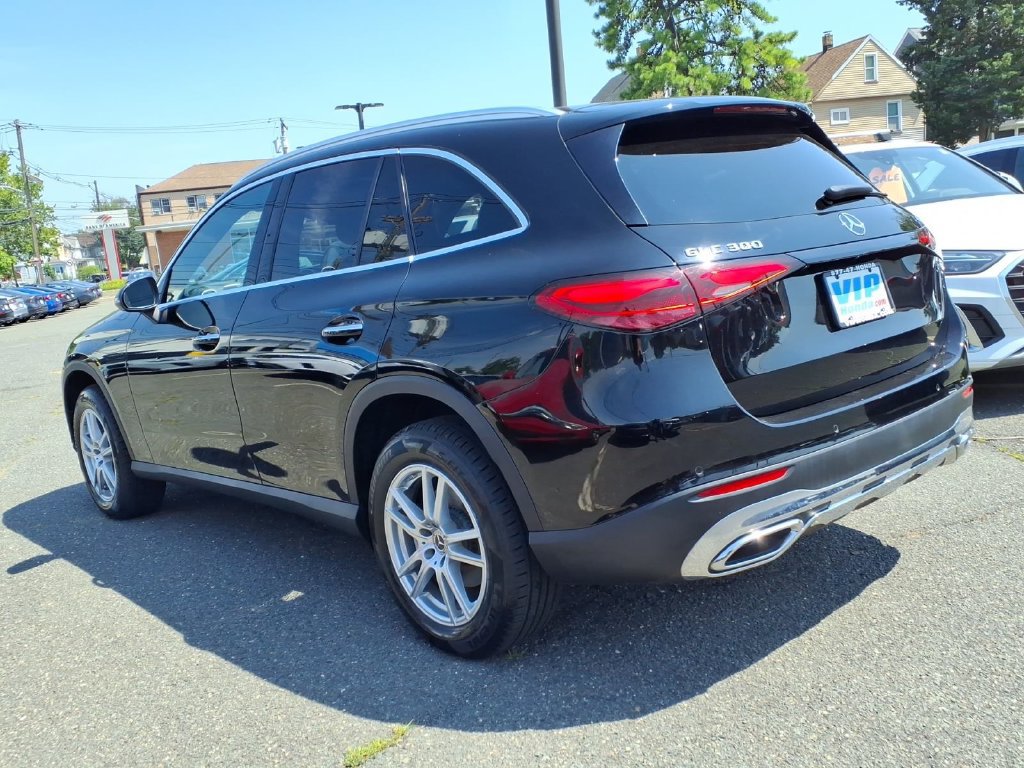 Used 2023 Mercedes-Benz GLC 300 4MATIC image 4