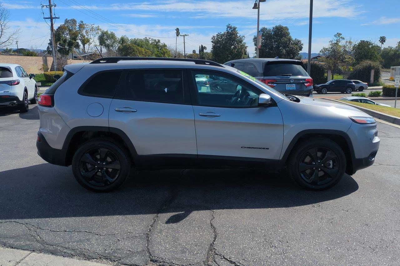 Used 2018 Jeep Cherokee Latitude w/ Altitude Package image 5