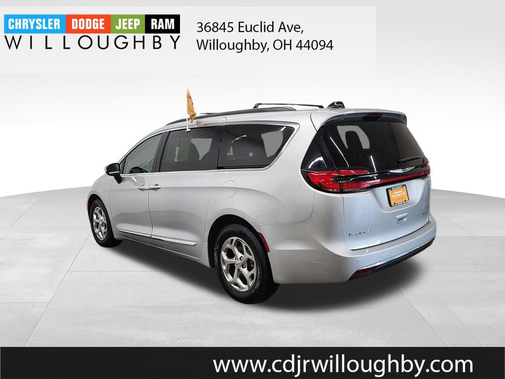 Certified 2023 Chrysler Pacifica Limited FWD image 6