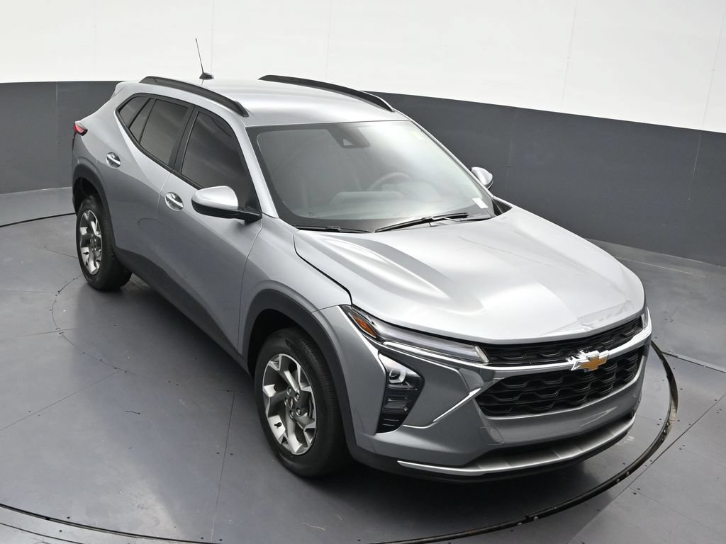 Used 2025 Chevrolet Trax LT FWD image 23