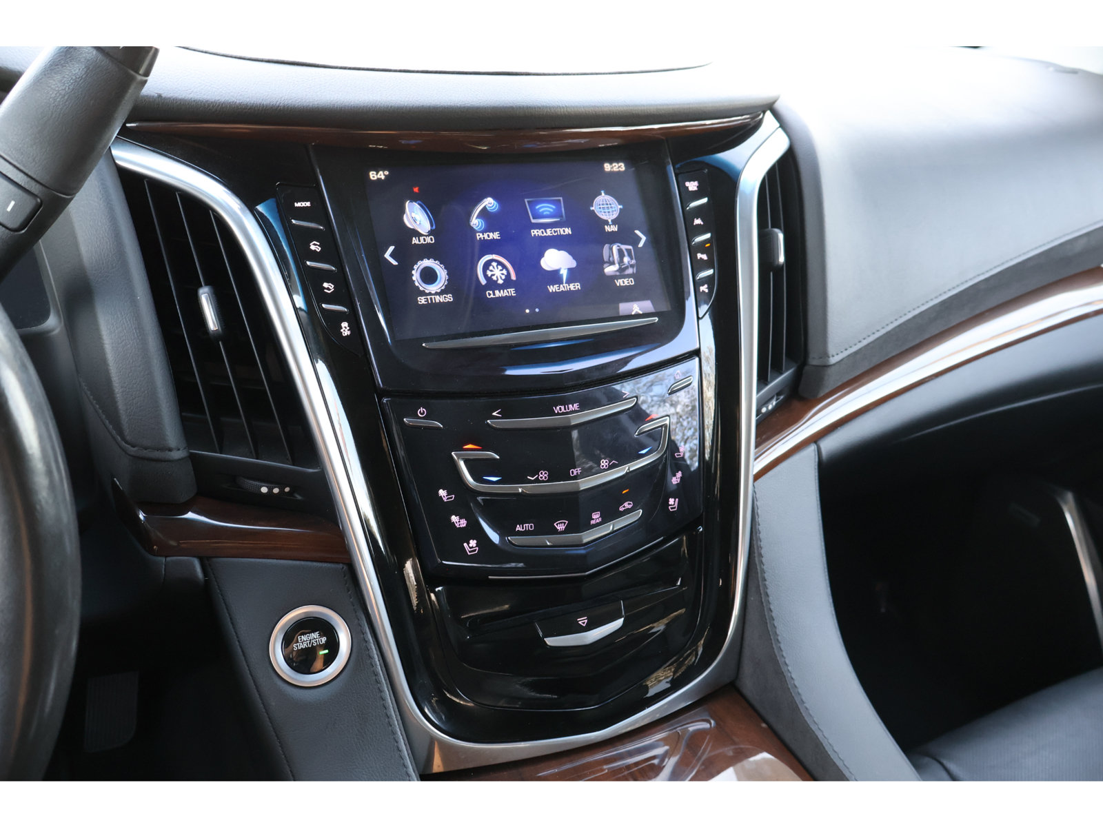 Used 2019 Cadillac Escalade Premium Luxury RWD image 29