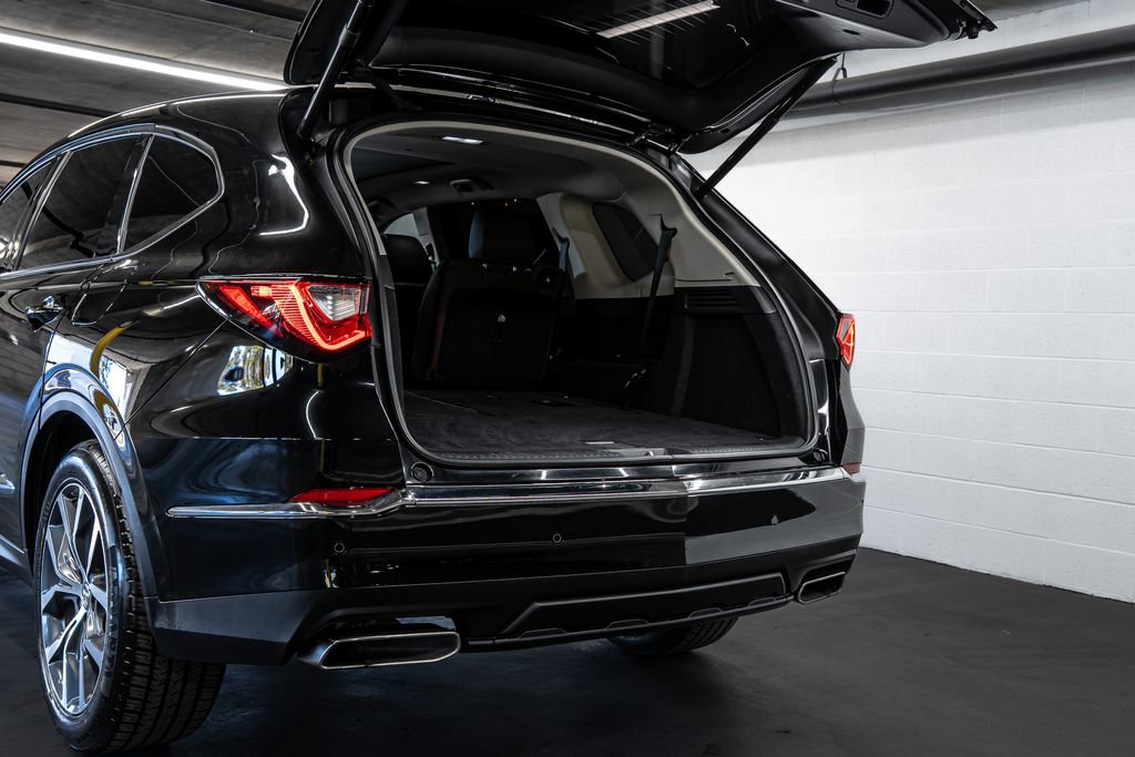 Certified 2023 Acura MDX FWD w/ Technology Package image 17