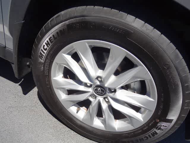 Used 2022 Toyota Corolla Cross LE AWD/4WD image 17