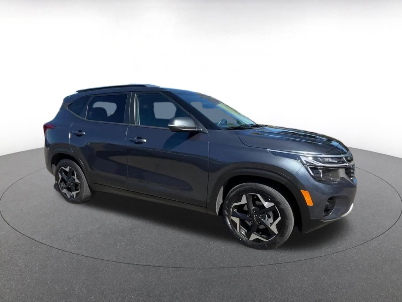 Used 2025 Kia Seltos S image 2