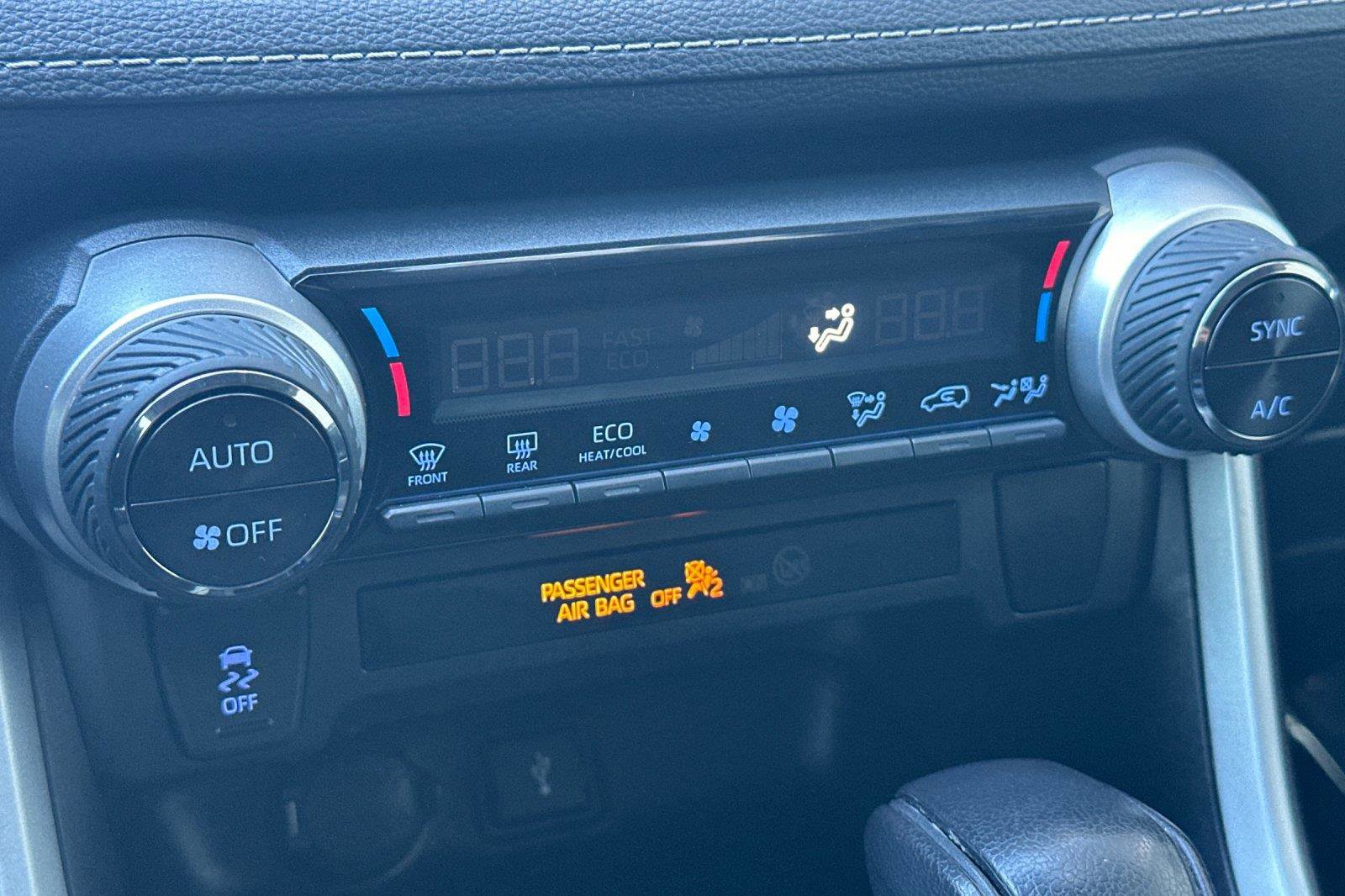 Used 2021 Toyota RAV4 XLE w/ Carpet Mat Package (TMS) image 19