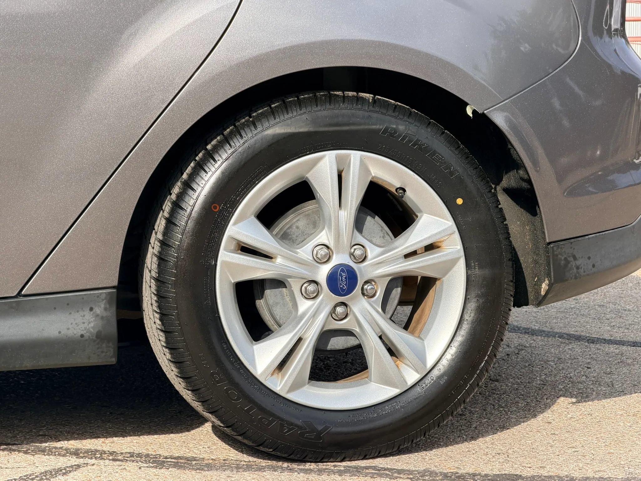 Used 2014 Ford Focus SE FWD image 2