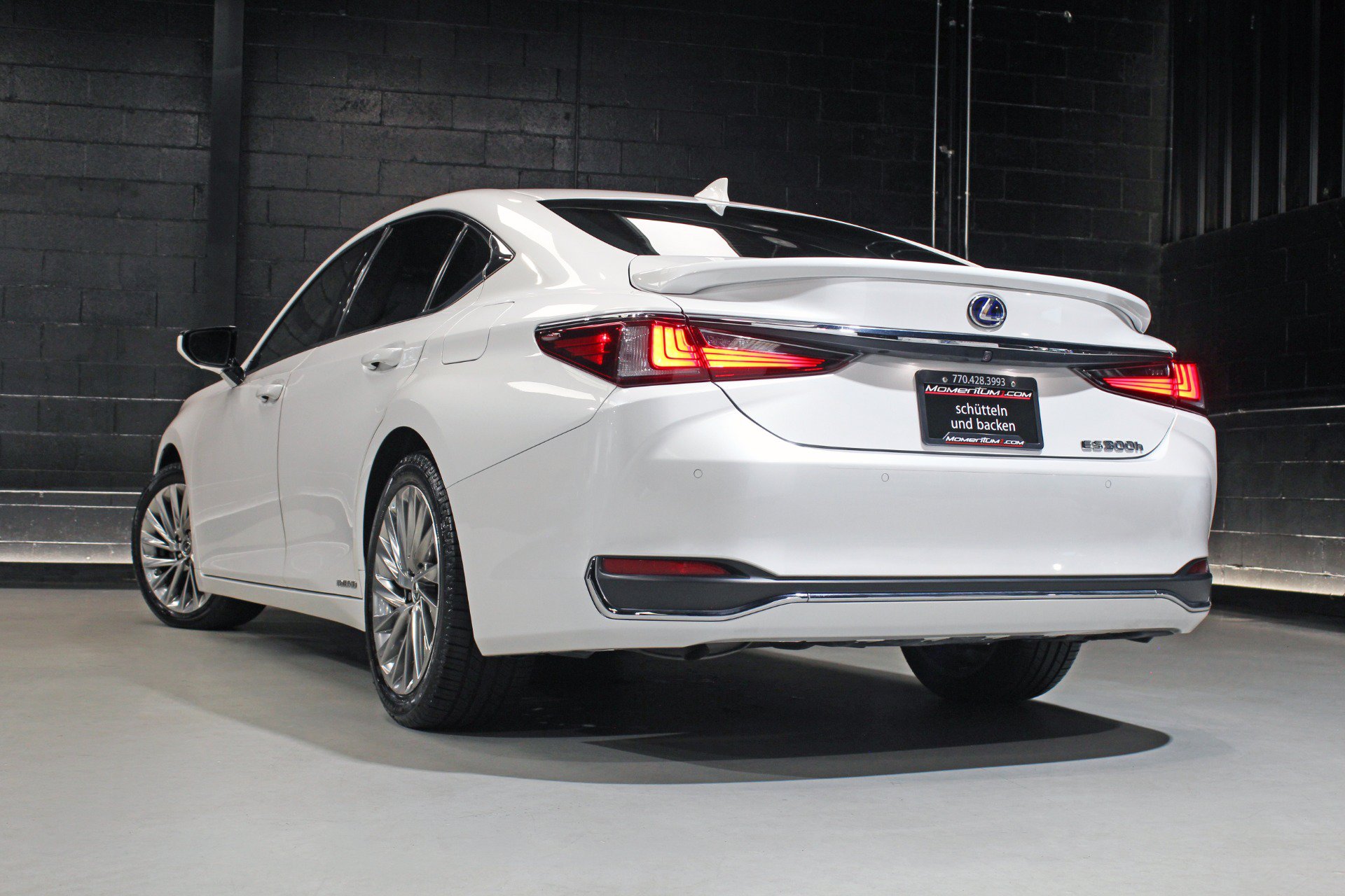 Used 2022 Lexus ES 300h Ultra Luxury w/ Accessory Package 2 FWD image 10