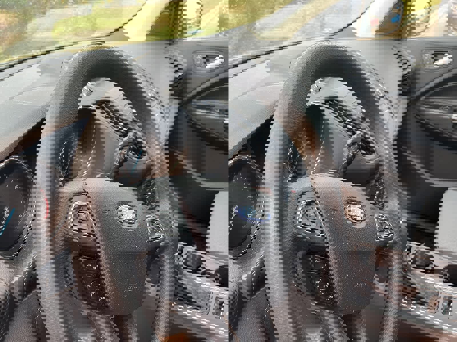 Used 2017 Ford Escape SE image 26