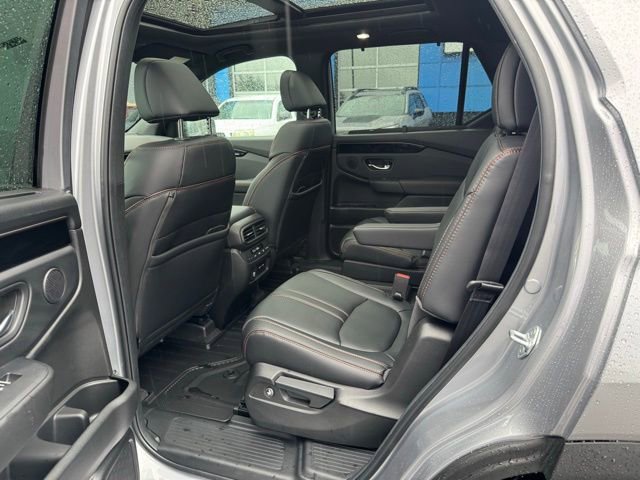 Used 2025 Honda Pilot TrailSport image 10