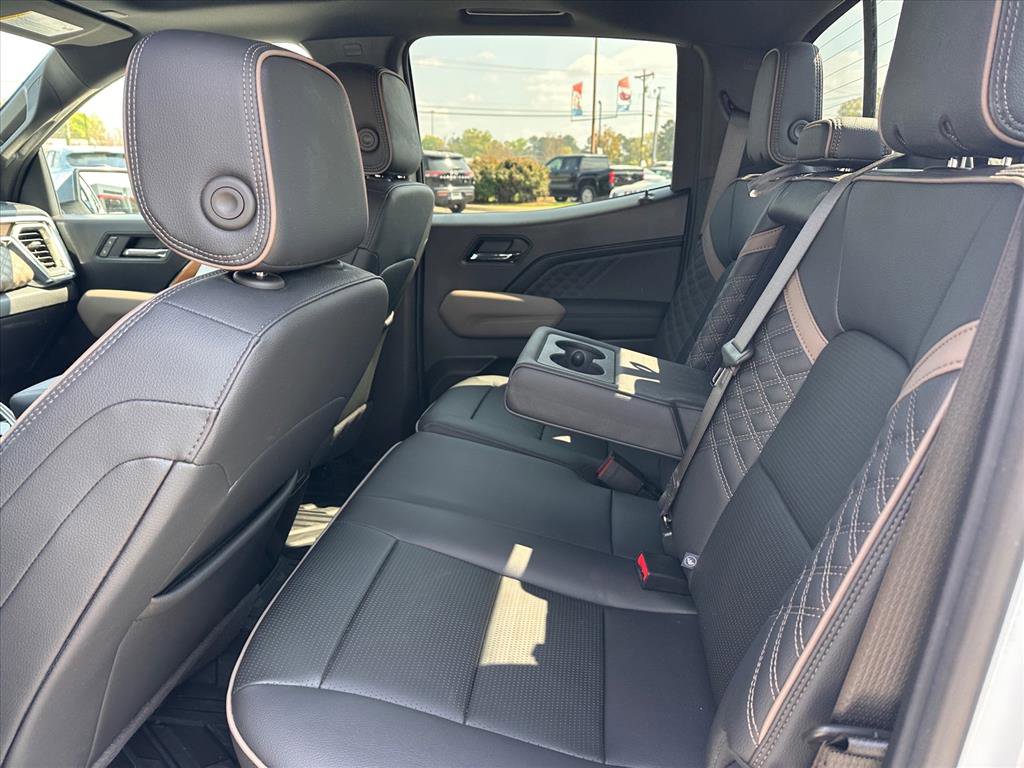 Used 2025 GMC Canyon Denali image 15