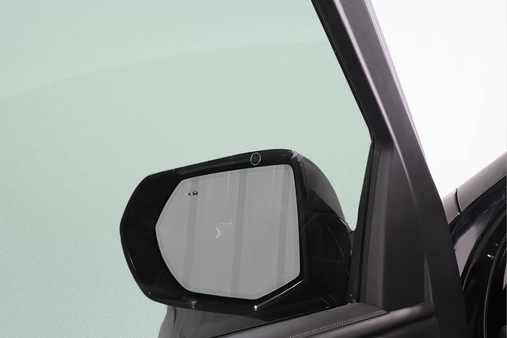 Used 2021 Chevrolet Suburban Z71 w/ Luxury Package image 21