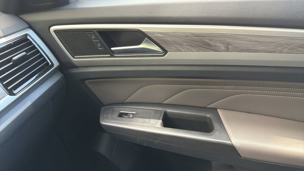 Certified 2022 Volkswagen Atlas Cross Sport SE w/ Panoramic Sunroof Package FWD image 15